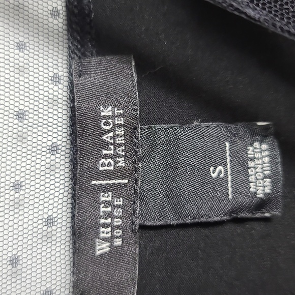 WHITE HOUSE BLACK MARKET Sheer Shoulder Swiss Dot w/ Abstract Design Top Size S - Picture 2 of 12